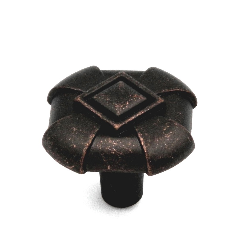 Hickory Hardware Chelsea Dark Antique Copper Square 1 1/8 Cabinet Knob P3455-DAC