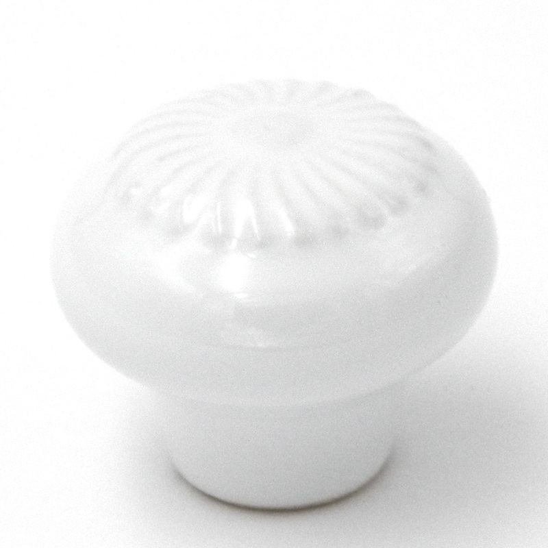 Hickory Hardware English Cozy White Round Fan 1 1/4 Porcelain Cabinet Knob PA0312-W