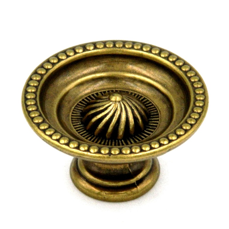 Hickory Hardware Manor House Lancaster Hand Polished Brass 1 1/4 Cabinet Knob P8121-LP