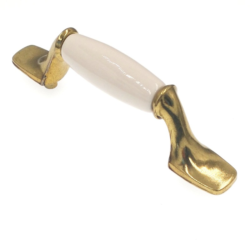 Hickory Hardware Manor House Brass 3cc Cabinet Handle with Light Almond Insert P248-LAD