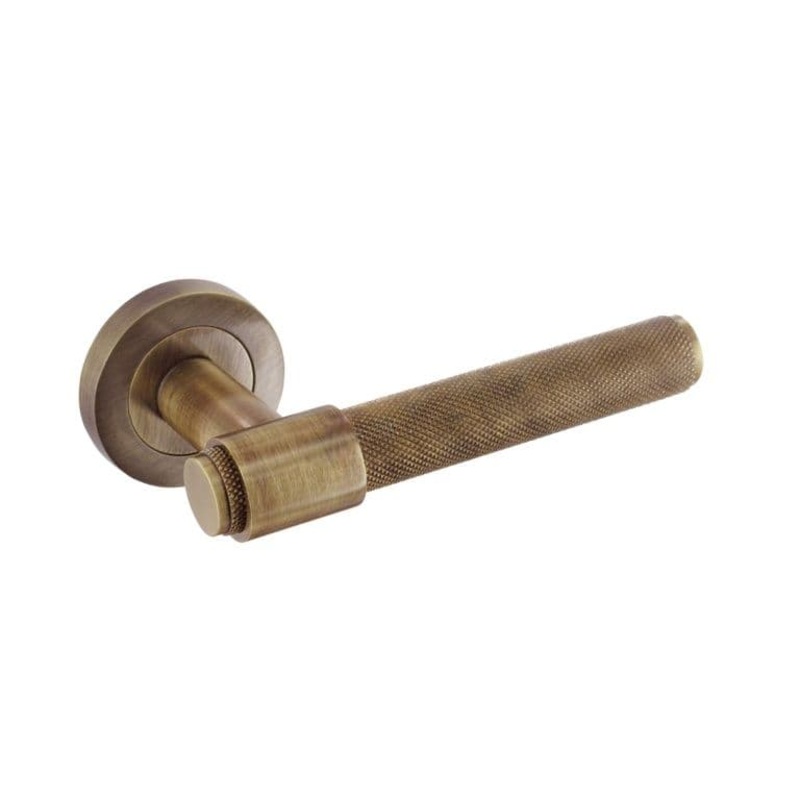 Smiths Architectural Knurled Loop Lever On Rose – Antique Brass