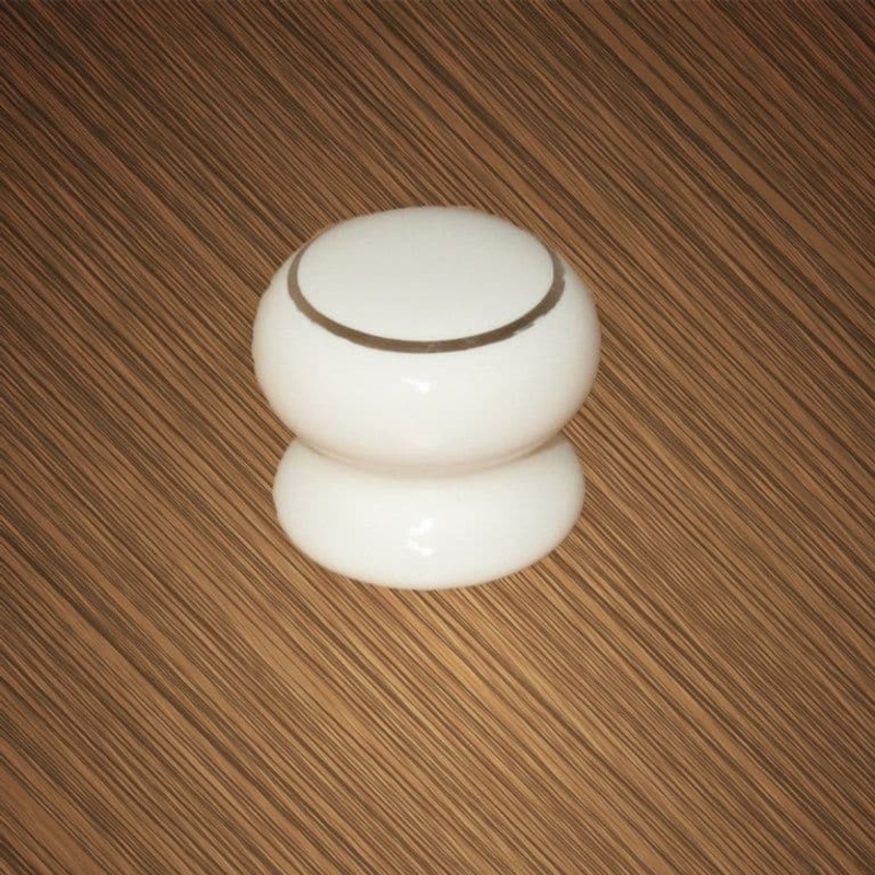 Securit White/Goldline Ceramic Knobs (2) – 35mm